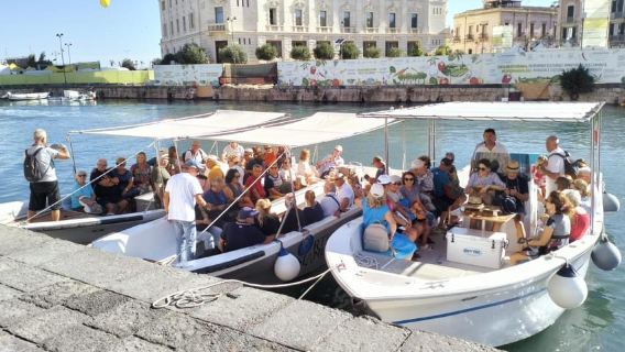 Siracusa: 2h ortigia+grotte marine+frutta+prosecco+snorkelin