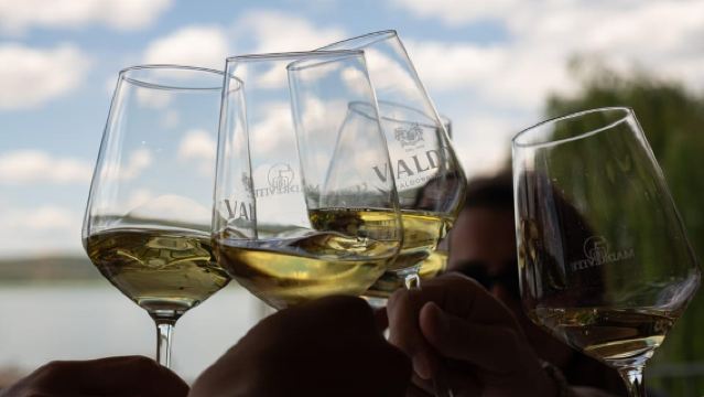 Lake Trasimeno: Boat Tour, Aperitivo & Gourmet Lunch