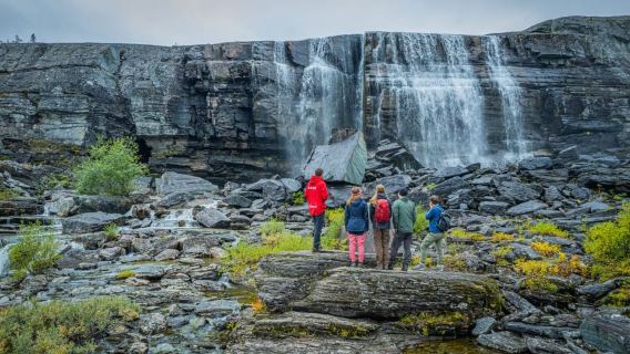 Hike to Orvvosfossen Waterfall