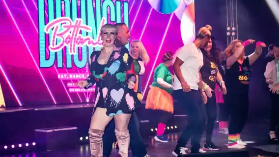 แบล็คพูล: บรันช์สไตล์ยุค 80 และ 90 พร้อมดนตรีสดแบบไม่อั้น