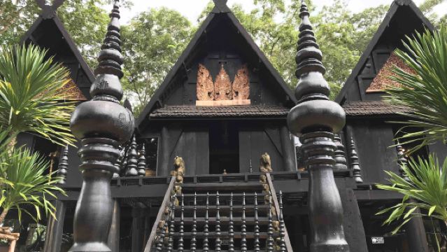 Lawatan sehari dengan sewaan peribadi berbahasa Cina dari Chiang Mai ke Chiang Rai: Kuil Putih, Kuil Hitam, Kuil Biru + Kedai Kopi Green Legend