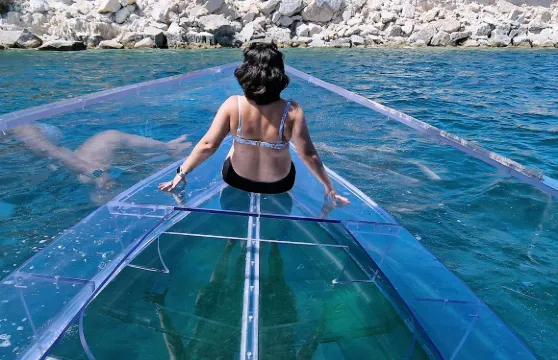 錫拉庫扎：透明船海岸與海洞之旅 + 游泳停留