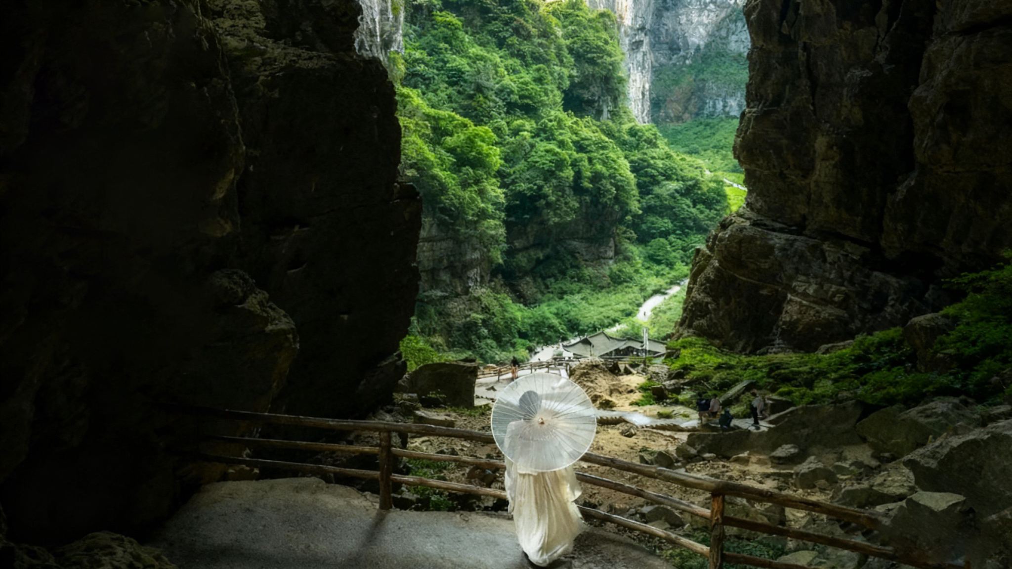 Tour di un giorno alle Tre Montagne delle Fate, al Ponte Naturale dei Tre Ponti e alla Gola del Drago d'Acqua [tour privato, trasporto esclusivo]