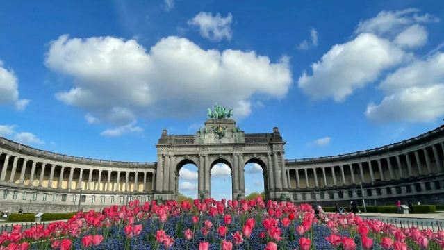 Lawatan ke Dataran Besar Brussels + Bukit Seni + Tasik Cinta Bruges + Biara Beguinage di Belgium