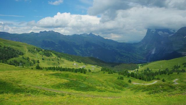 瑞士因特拉肯 (Interlaken)-格林德瓦 (Grindelwald)-夢幻山坡-少女峰 (Jungfrau) 來回包車專線