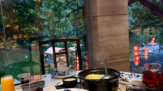 Servicio de reservas en el restaurante popular Tang Li Yuan en Guangzhou