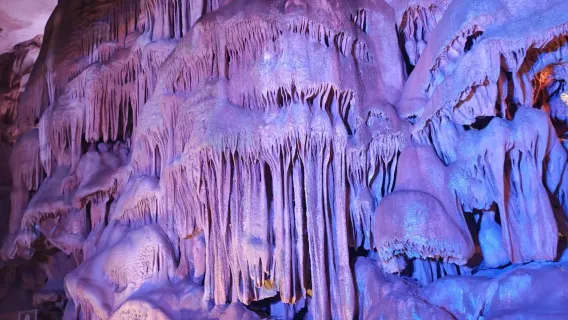 [Chizhou Charterfahrt] Chizhou Guniujiang + Touristenattraktion Penglai Fairy Cave
