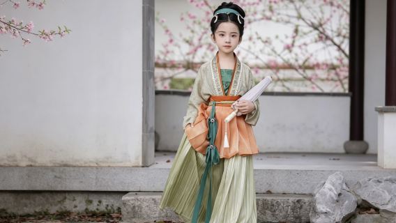 Shanghai Fanhuajin Hanfu rental (multiple Song-style options + Ming-style hanfu rental + premium service)