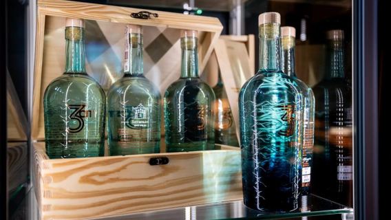 Sopot: Gin Distillery Tour and Dinner At Wieloryb Restaurant