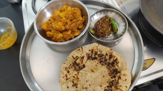 Jaipur: Rajasthani Food Cooking Experience with Local Family