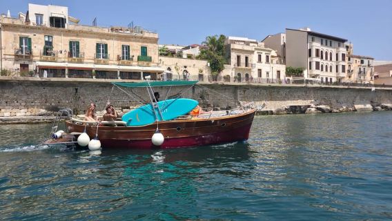 Syracuse: Gozzo Sorrentino Tour with Mooring at Plemmirio and Aperitif!