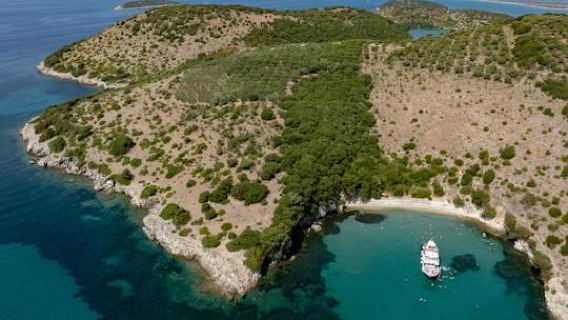 Ταξίδι με βάρκα από την Κέρκυρα προς την τοποθεσία {%1$} με τοπικό γεύμα, Blue Lagoon και προαιρετικές μεταφορές