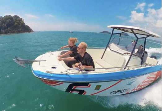 Singapore Southern Islands Speedboat Guided Tour by YachtCruiseSG