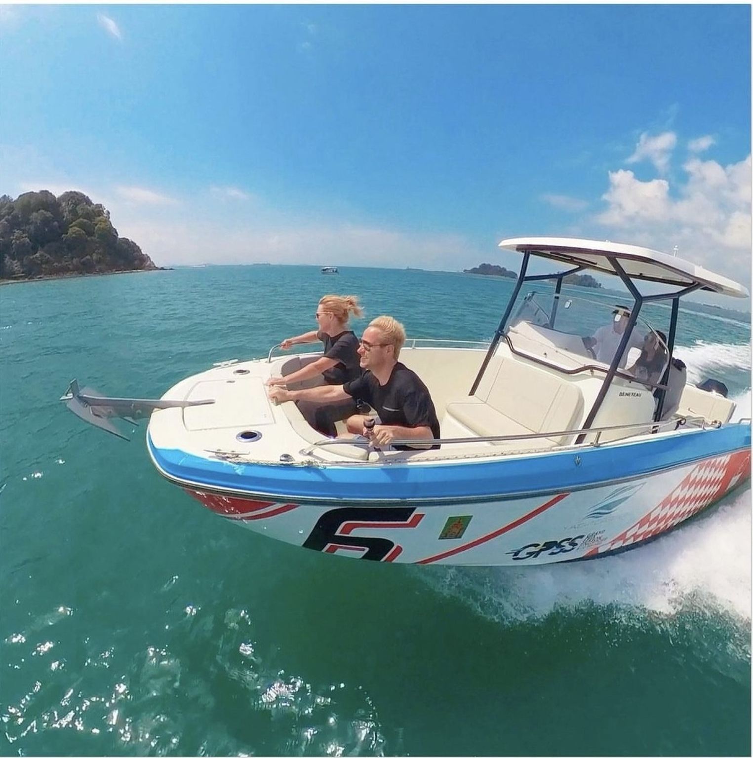 Singapore Southern Islands Speedboat Guided Tour by YachtCruiseSG