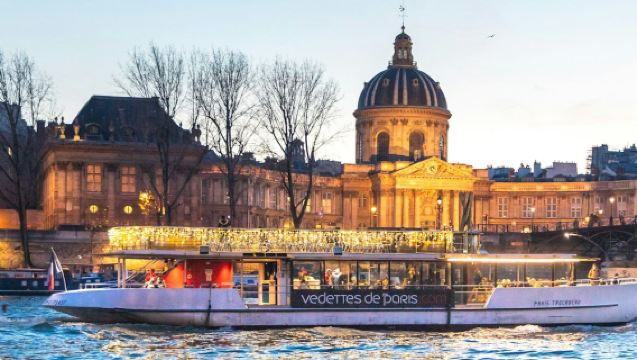 Seine River: Evening Cruise with Music Onboard by Vedettes de Paris