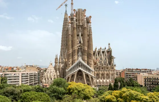 聖家族大教堂 (Sagrada Familia)：快速通道門票