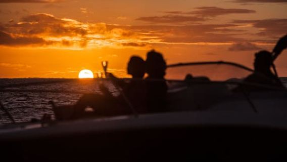 Bora Bora private sunset cruise