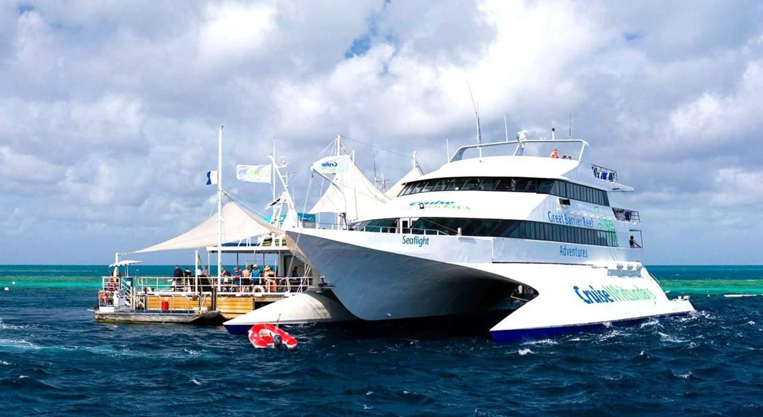 ประสบการณ์การล่องเรือคาตามารันไปยังเกรตแบร์ริเออร์รีฟที่เกาะฮาร์ดี้ในหมู่เกาะวิทซันเดย์ ออสเตรเลีย 1 วัน พร้อมอาหารกลางวัน (มีตัวเลือกเฮลิคอปเตอร์/หินรูปหัวใจ/ดำน้ำลึก + ออกเดินทางจากแอร์ลีบีช/เกาะแฮมิลตัน)