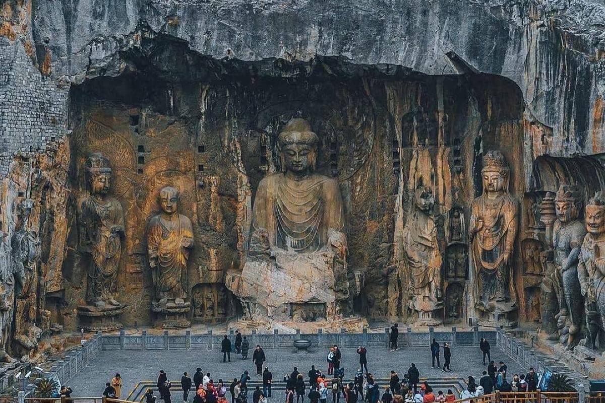 Luoyang Private Day Excursion: Longmen Grottoes, Luoyang Museum, and White Horse Temple