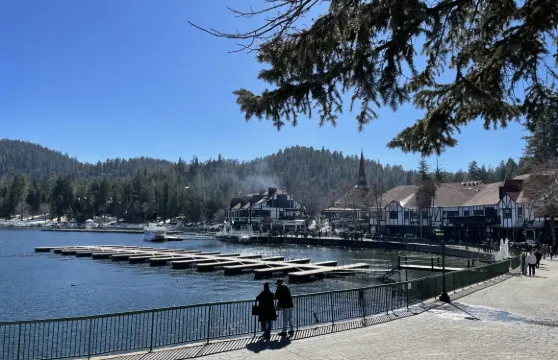 美國洛杉磯來回箭頭湖+大熊湖小鎮-一日遊@包車【精選老司機】