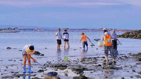 廣東汕頭南澳島搭船到祕境沙灘趕海體驗【提供來回坐船接送+彩虹海觀光+全套趕海工具＋專業導遊帶隊指導】