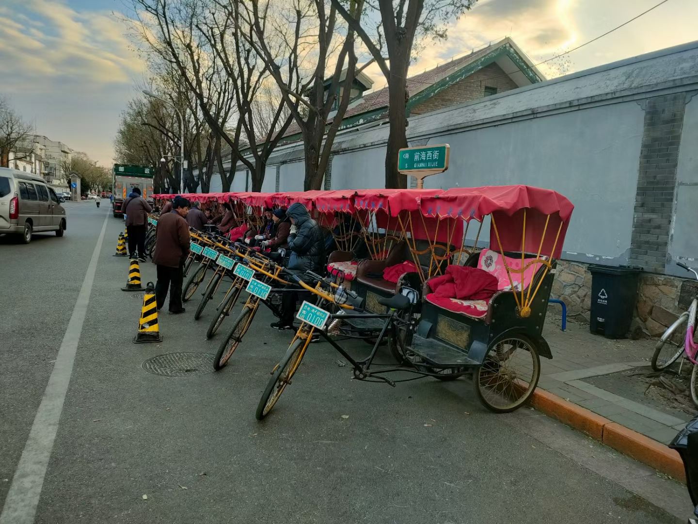 北京什剎海黃包車深度體驗-胡同穿梭記【15分鐘速覽/30分鐘打卡拍照+打卡銀錠橋/恭王府+每車可乘2大1小】