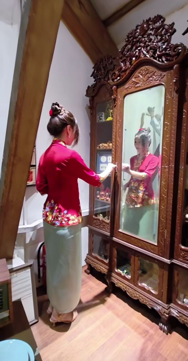 Penang History Gallery (Nyonya costume experience) + Khoo Kongsi + Goddess of Mercy Temple half-day tour