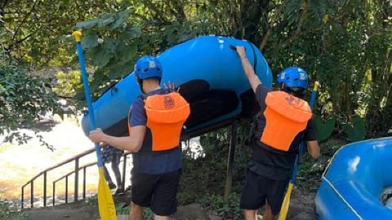 Chèo bè trên sông San Gil Fonce: Phiêu lưu và thiên nhiên trên tàu