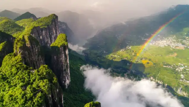 『旅行團』恩施大峽谷+七星寨+雲龍地縫一炷香一日遊純玩含接送