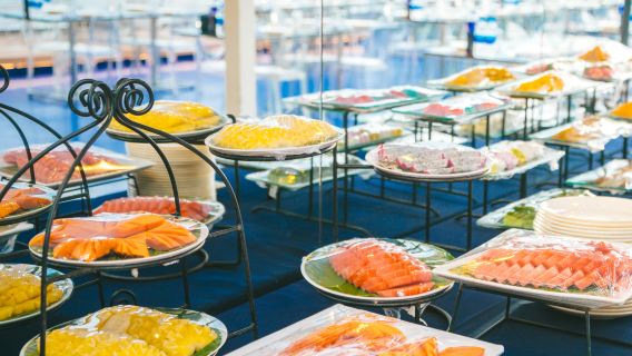 Croisière nocturne "Oriental Princess" à Pattaya, Thaïlande - Fête extravagante sur mer et dans les airs