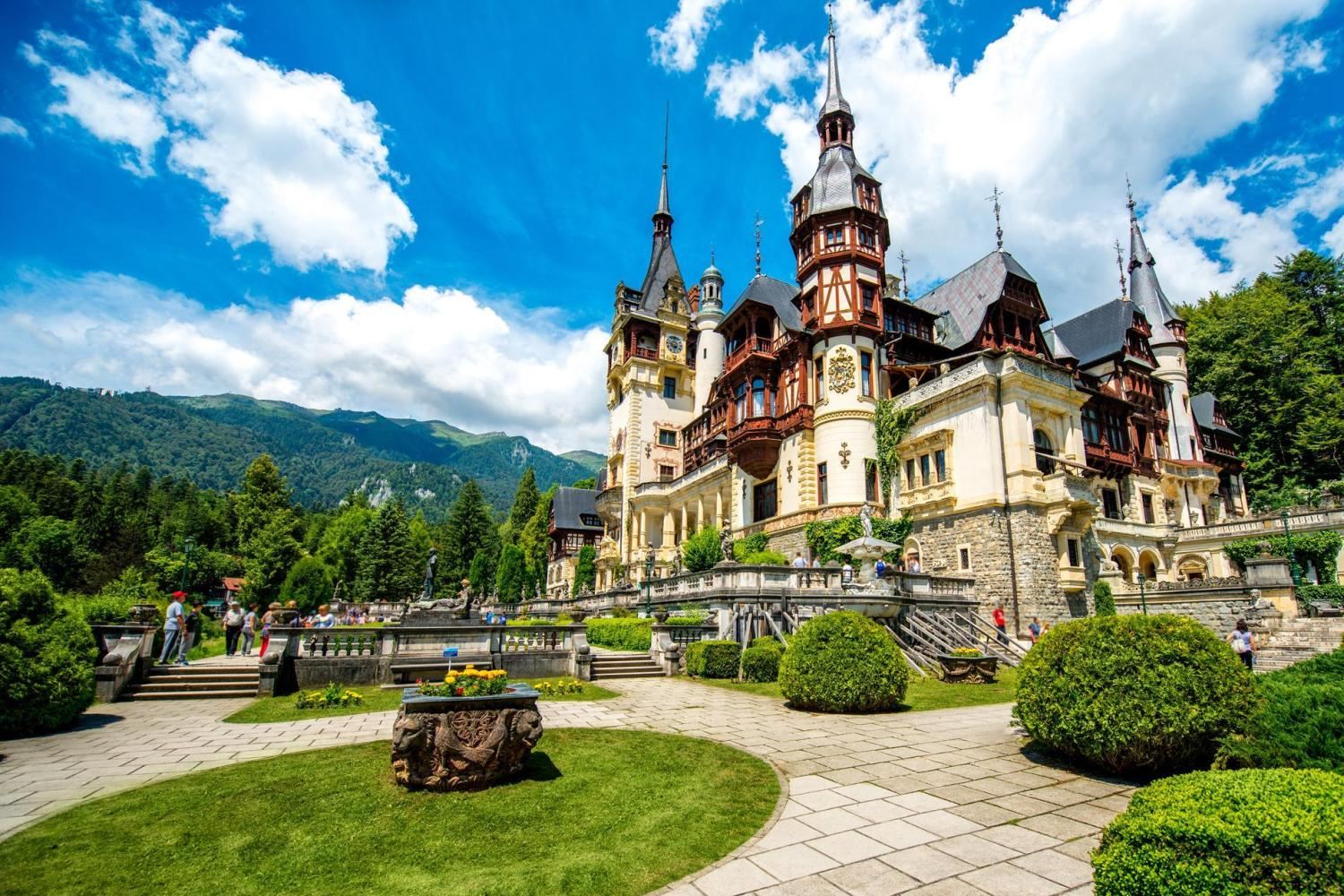 Vampire Castle + Peleș Castle + Brasov 1-day tour [Single traveler booking available + Daily departures]