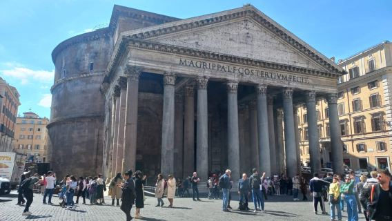 Roma: tour in golf cart dei punti salienti della città con guida locale