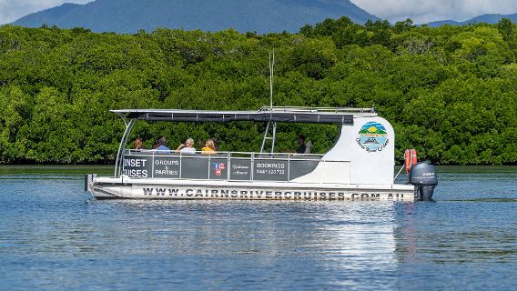 kapal pesiar wisata Cairns Three Saints Bay