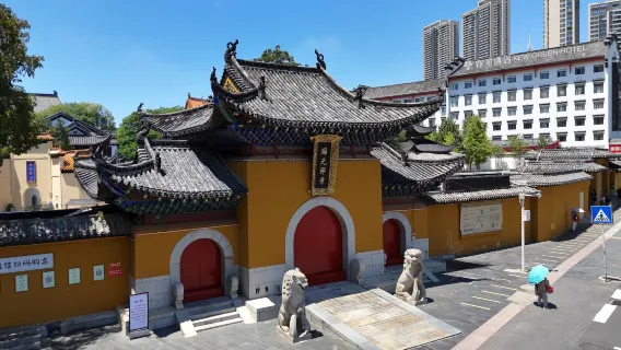 Tour guiado a pie por el Pabellón Qingchuan de Wuhan, el Templo Guiyuan y el Puente del Río Yangtsé