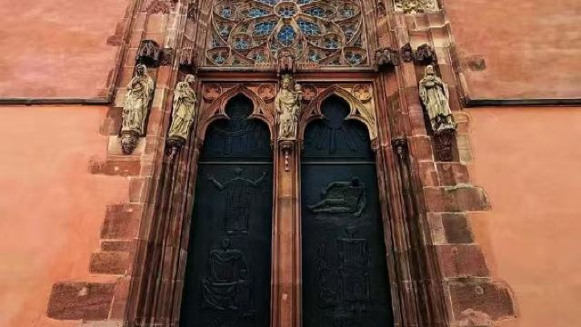 Lawatan sehari ke Gereja Frankfurt, Opera Lama Frankfurt, Menara Main dan Dewan Bandaraya Lama di Jerman.