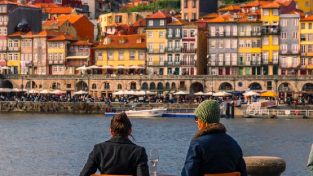 Pemandu pelancongan/ penterjemah untuk citywalk di Lisbon, Portugal + kustomisasi sewaan peribadi