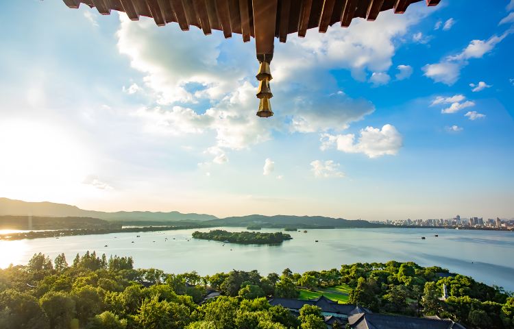 杭州靈隱寺+西湖遊船+雷峰塔一日遊·含自助餐下午茶·宋代點茶