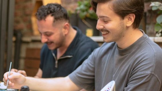 Istanbul: Turkish Tile Painting Workshop + Unlimited Tea & Coffee