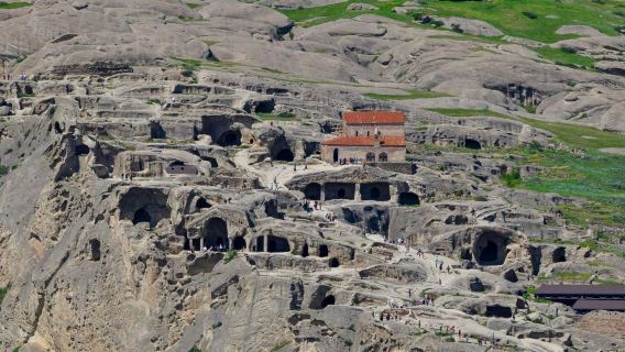 スヴェティツホヴェリ大聖堂＋ウプリスツィヘ洞窟住居跡貸切チャーター1日