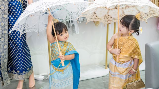 曼谷鄭王廟泰服租賃化妝髮型拍照Thai traditional costume rental