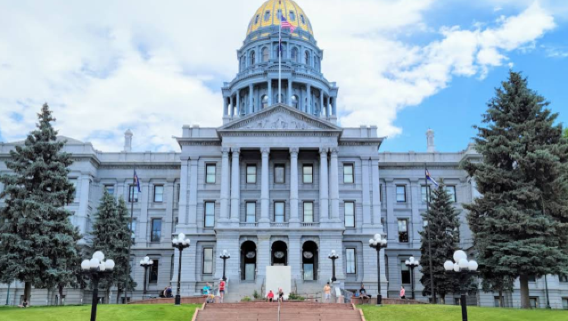 美國丹佛紅石公園及露天劇場+州議會大廈-美術館【中文包車自由行】