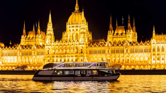 Kolacja na statku w Budapeszcie
