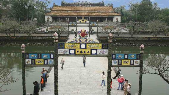 Hue: Tour con audioguía de los lugares destacados: Legado real y maravillas imperiales