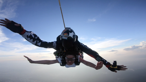 四川成都都江堰崇州街子古鎮跳傘中國國內3300公尺跳傘成都重慶雙人高空跳傘【3300公尺自由落體+專業高清攝像+送視訊剪輯】