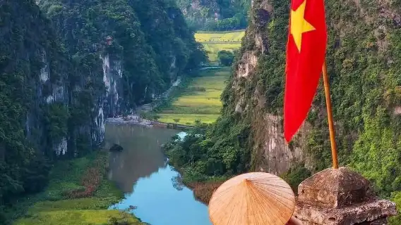 ニンビン 1 日ツアー: バイディン - チャンアン - ムア洞窟 (リムジン + ランチ + 英語ガイド)