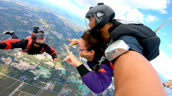 成都跳傘旅遊 四川成都都江堰青城山跳傘基地4000公尺雙人高空跳傘【4000公尺自由落體+專業高清攝影+影片剪輯】