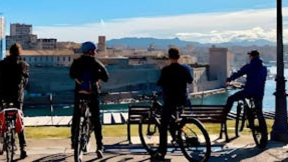 Marseille seaside neighbourhood e-bike tour