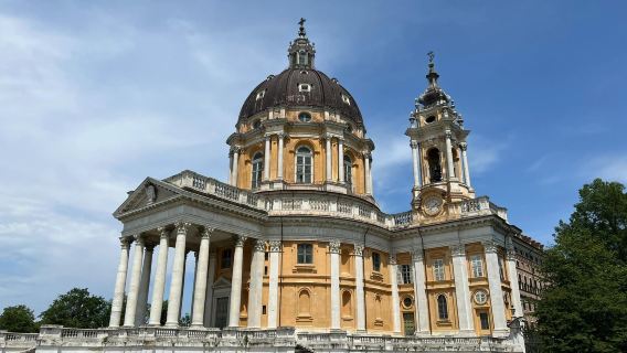 Pergi-balik Milan: lawatan sehari dengan sewaan peribadi Bahasa Cina ke Gereja Puncak Gunung Turin dan Istana Warisan Dunia