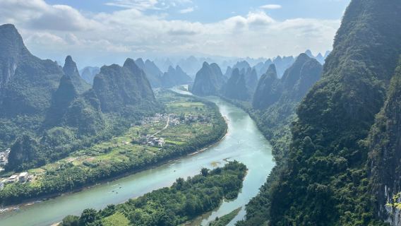 Yangshuo + Zattera di bambù sul Fiume Yulong + Fiume Li + Monte Xianggong - Tour di un giorno [Piccolo gruppo di 8 persone/Tour privato]