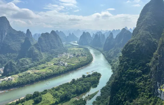 陽朔+遇龍河竹筏漂遊+灕江風景名勝區+相公山一日遊【8人小團/獨立包團】